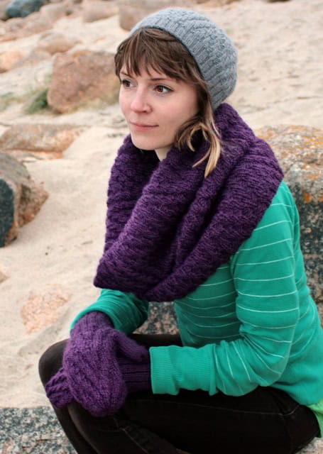 ZigZag Snood and Mitts Knitting Pattern
