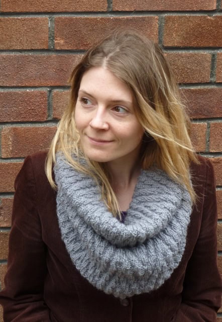 ZigZag Snood and Mittens Knitting Pattern