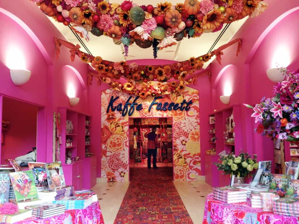 Kaffe_Fassett_American_Museum_Bath1